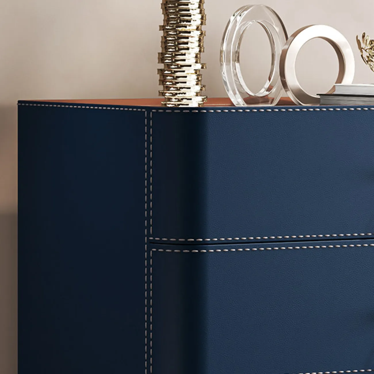 Классический комод Carat с обивкой из кожи KD40298-32