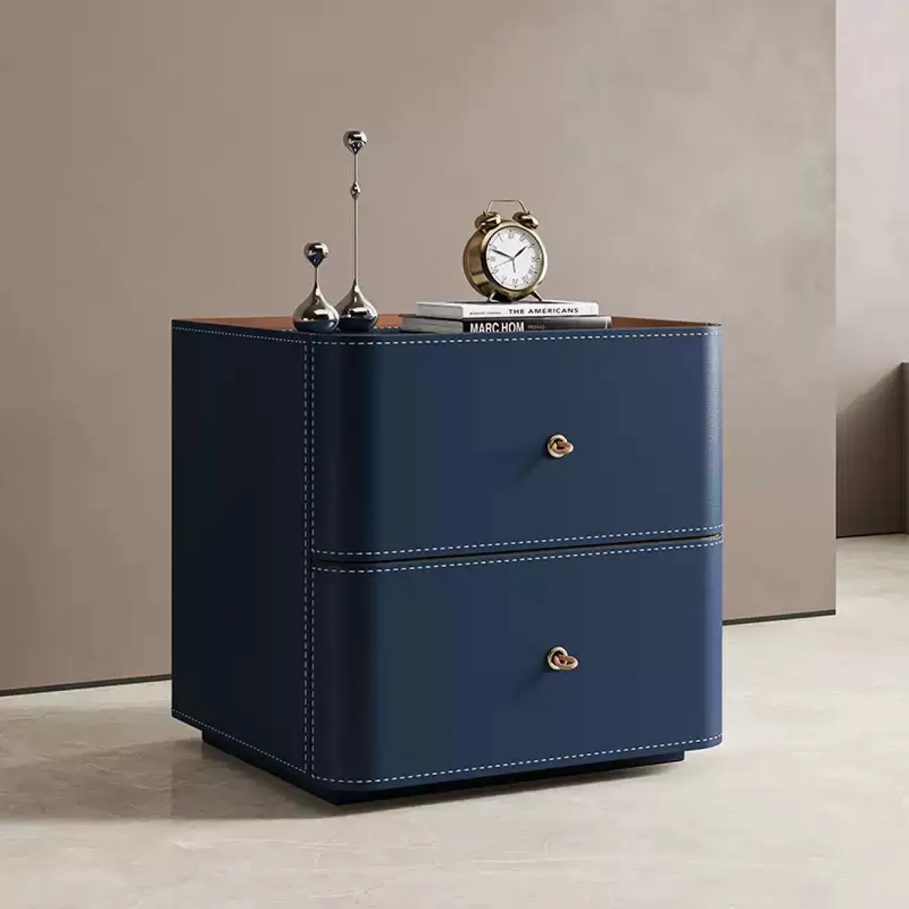 Классическая прикроватная тумба Carat с кожаной обивкой KD40300-32 Классическая прикроватная тумба Carat с кожаной обивкой KD40300-32