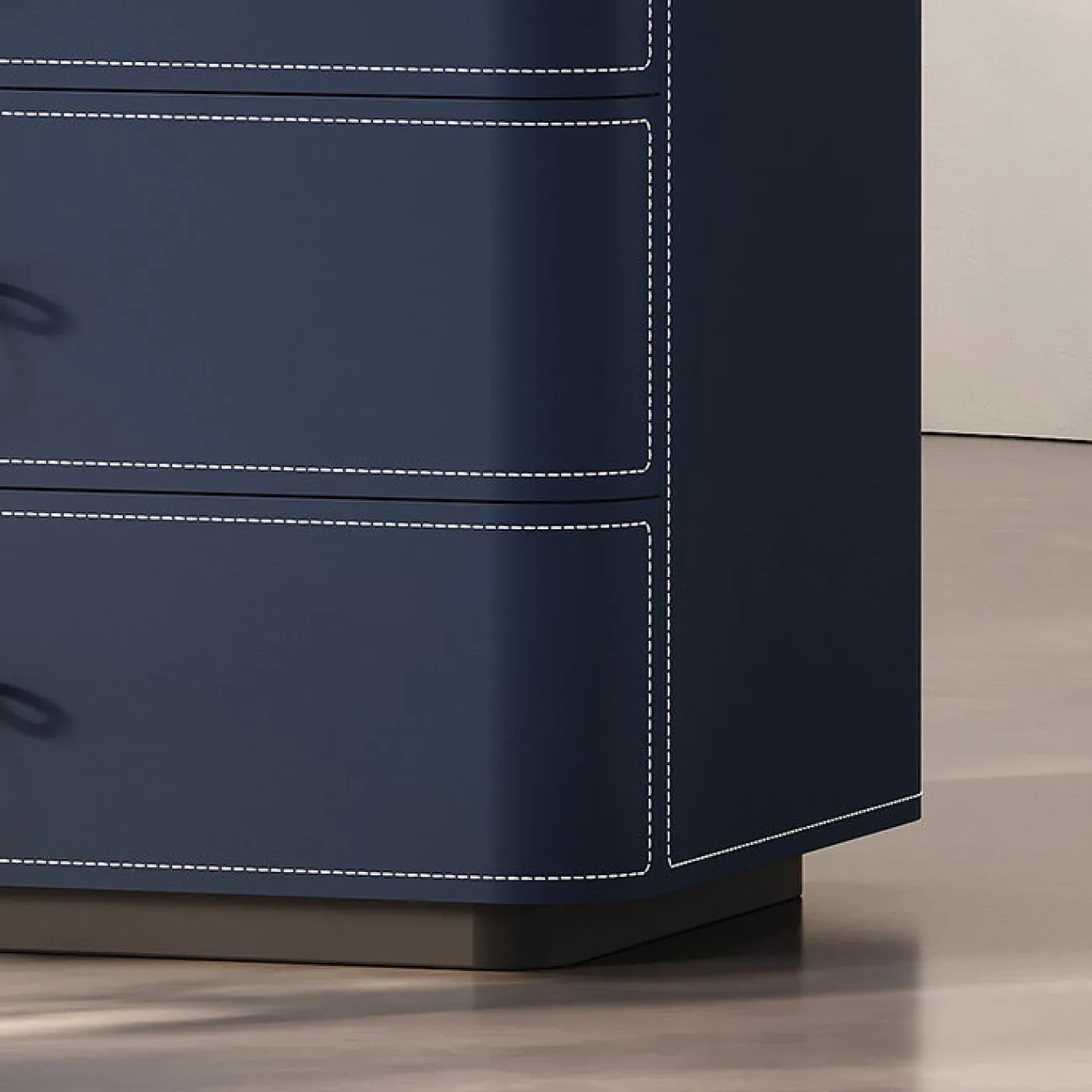 Классическая прикроватная тумба Carat с кожаной обивкой KD40301-32 Классическая прикроватная тумба Carat с кожаной обивкой KD40301-32