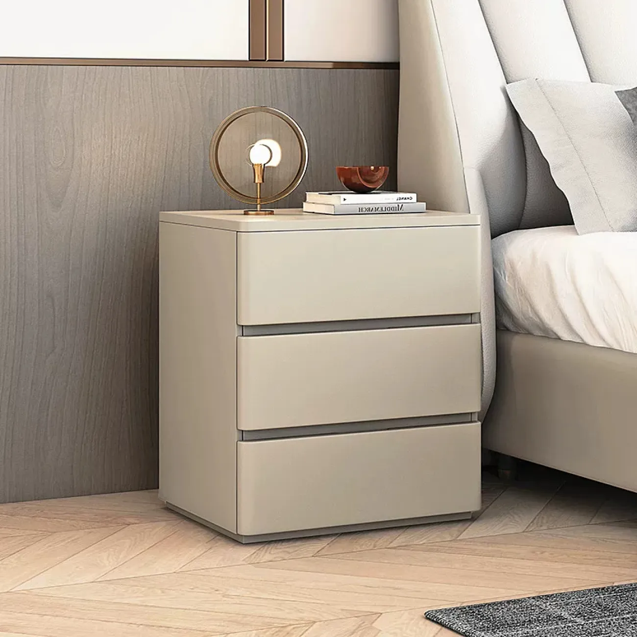 Классическая прикроватная тумба Carat с кожаной обивкой KD40304-32