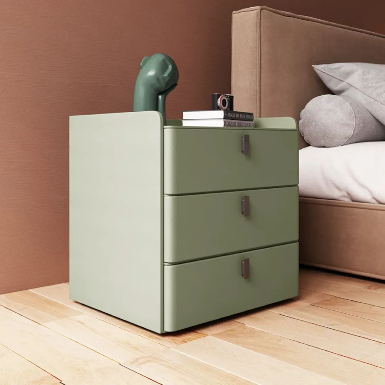 Классическая прикроватная тумба Carat с кожаной обивкой KD40307-32 Классическая прикроватная тумба Carat с кожаной обивкой KD40307-32