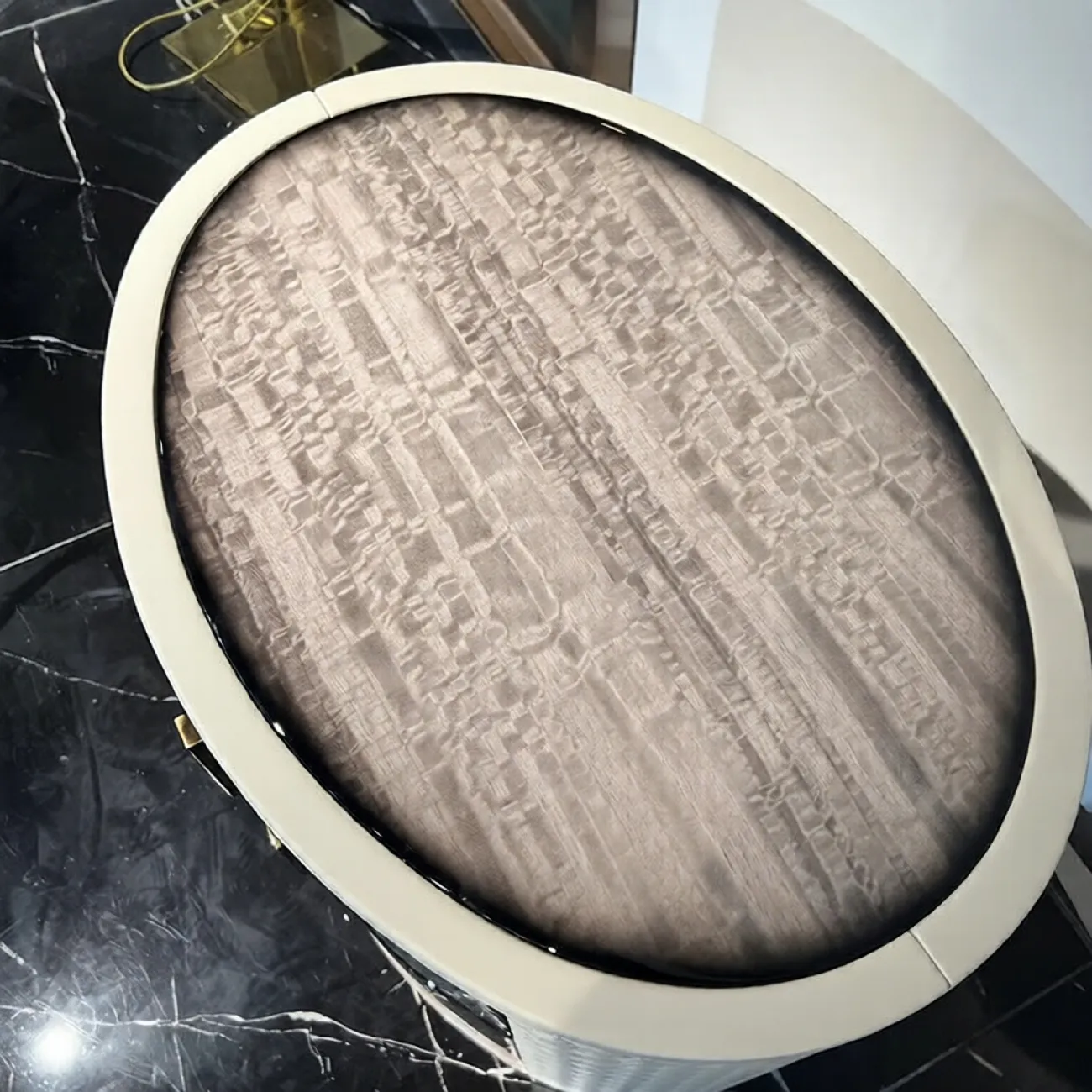 Классическая прикроватная тумба Carat из древесины бука KD40316-32