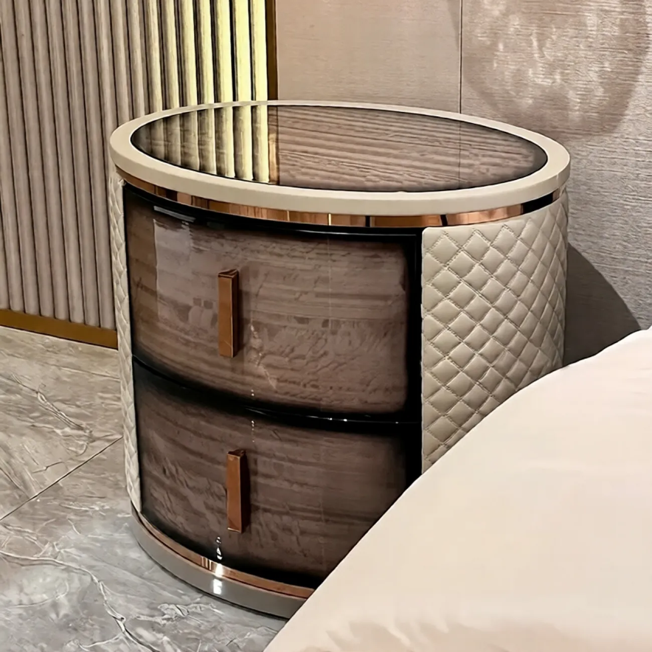 Классическая прикроватная тумба Carat из древесины бука KD40316-32