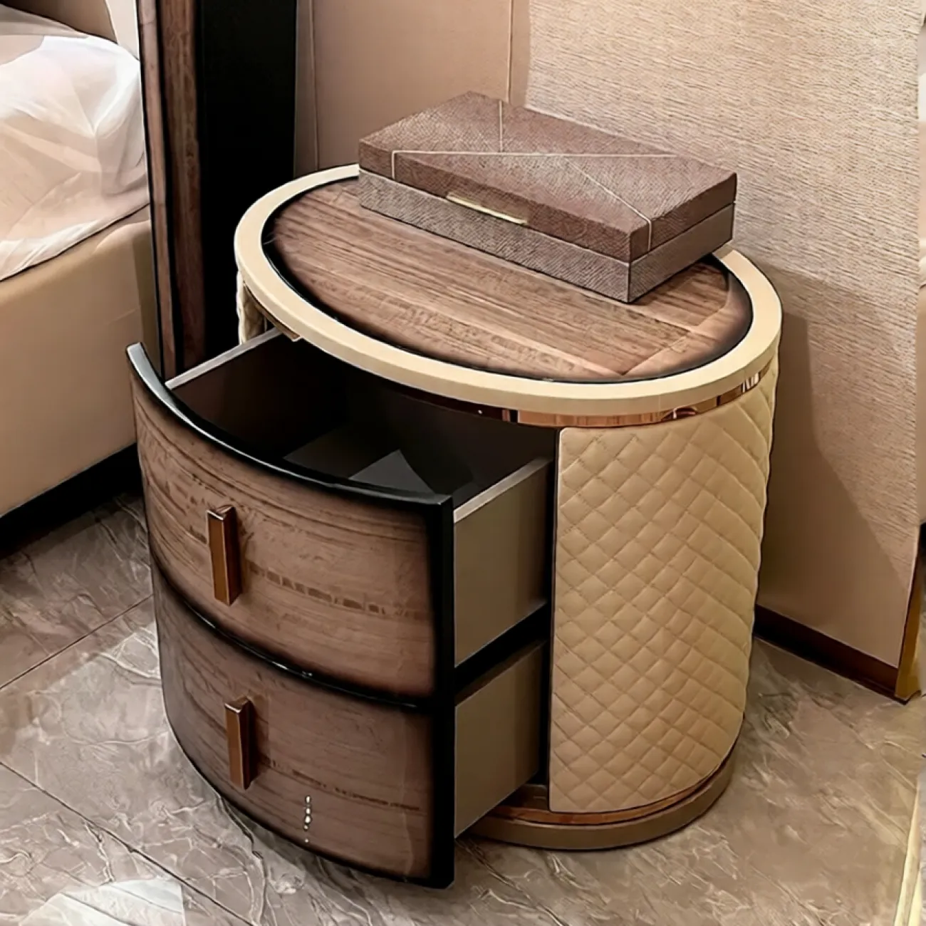 Классическая прикроватная тумба Carat из древесины бука KD40316-32