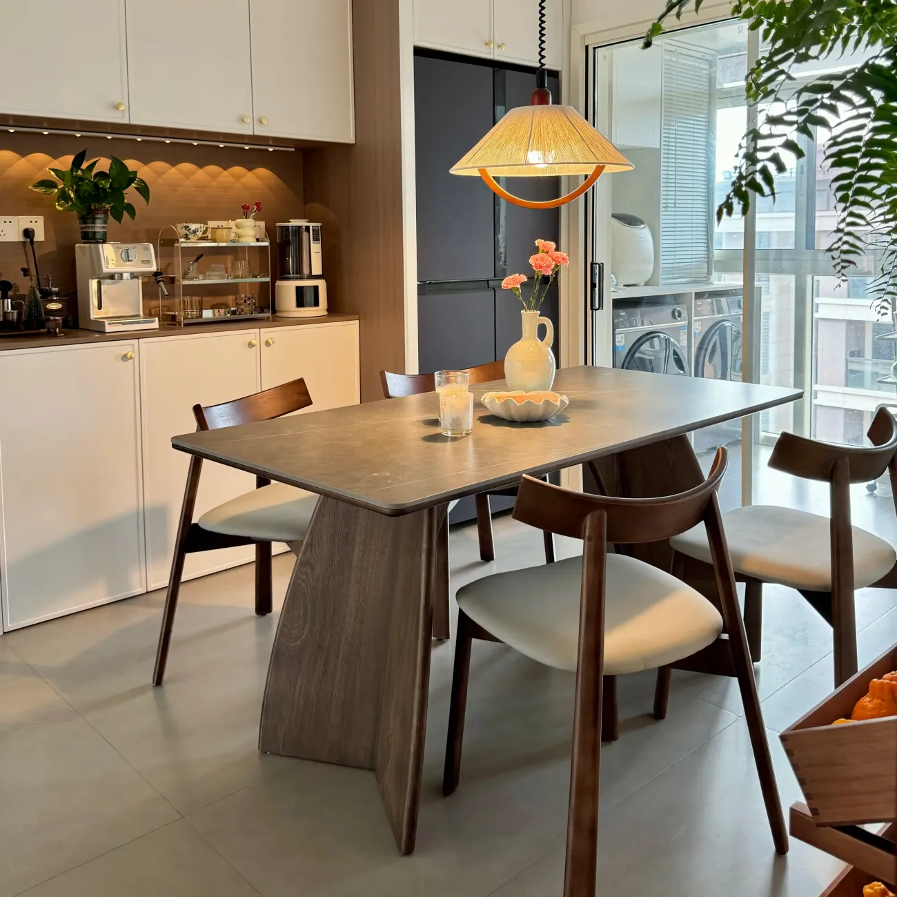 Элегантный обеденный стол Auguste от LaLume с мраморной столешницей OS40331-32