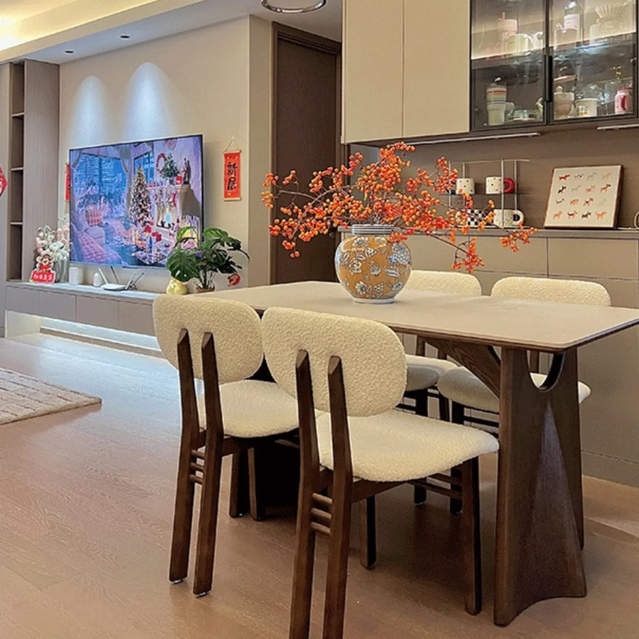 Элегантный обеденный стол Auguste от LaLume с мраморной столешницей OS40332-32 Элегантный обеденный стол Auguste от LaLume с мраморной столешницей OS40332-32