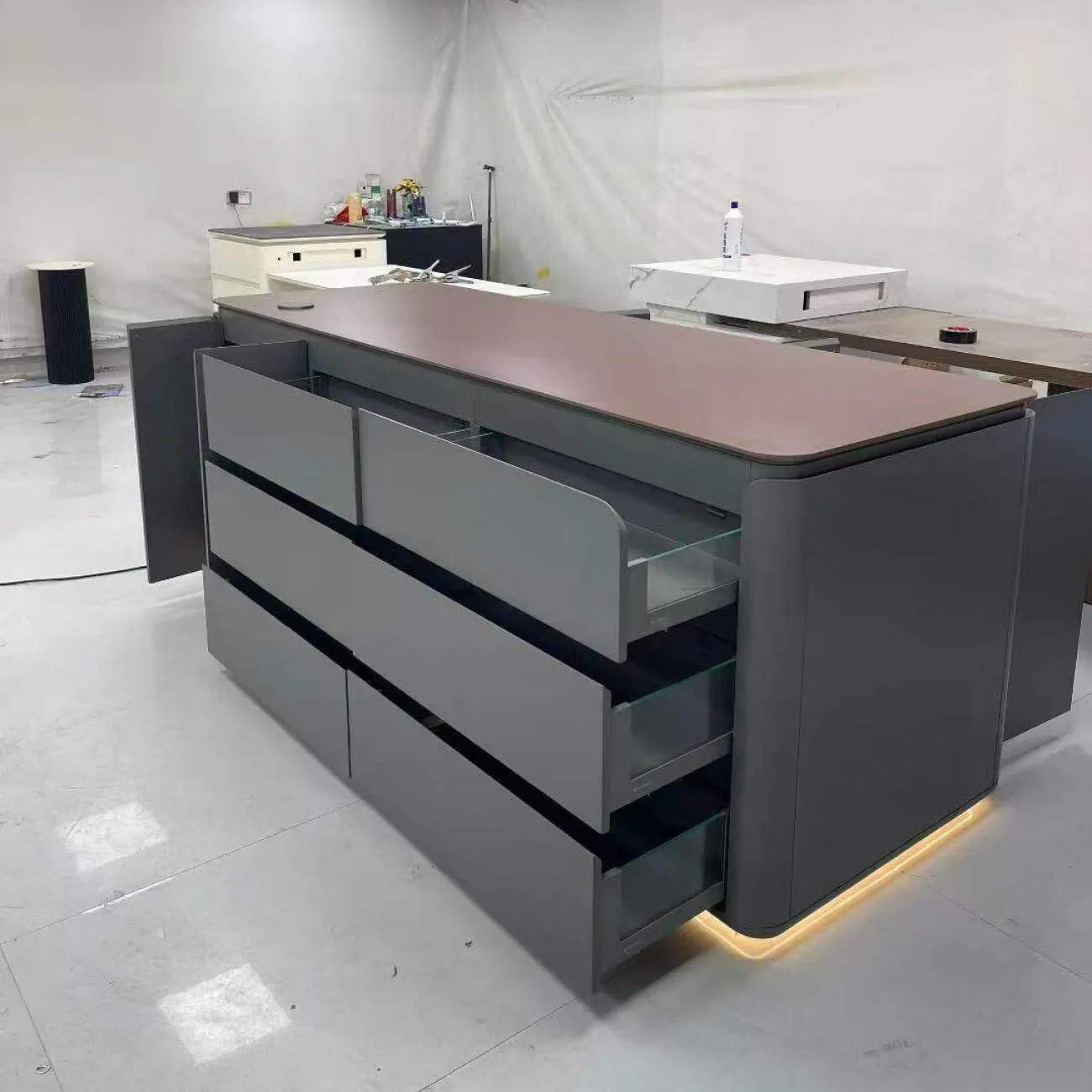 Обеденный стол-остров с подсветкой и варочной поверхностью Nova Island от LaLume NI40337-32 Обеденный стол-остров с подсветкой и варочной поверхностью Nova Island от LaLume NI40337-32