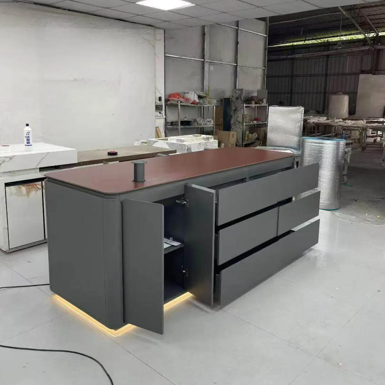 Обеденный стол-остров с подсветкой и варочной поверхностью Nova Island от LaLume NI40337-32 Обеденный стол-остров с подсветкой и варочной поверхностью Nova Island от LaLume NI40337-32