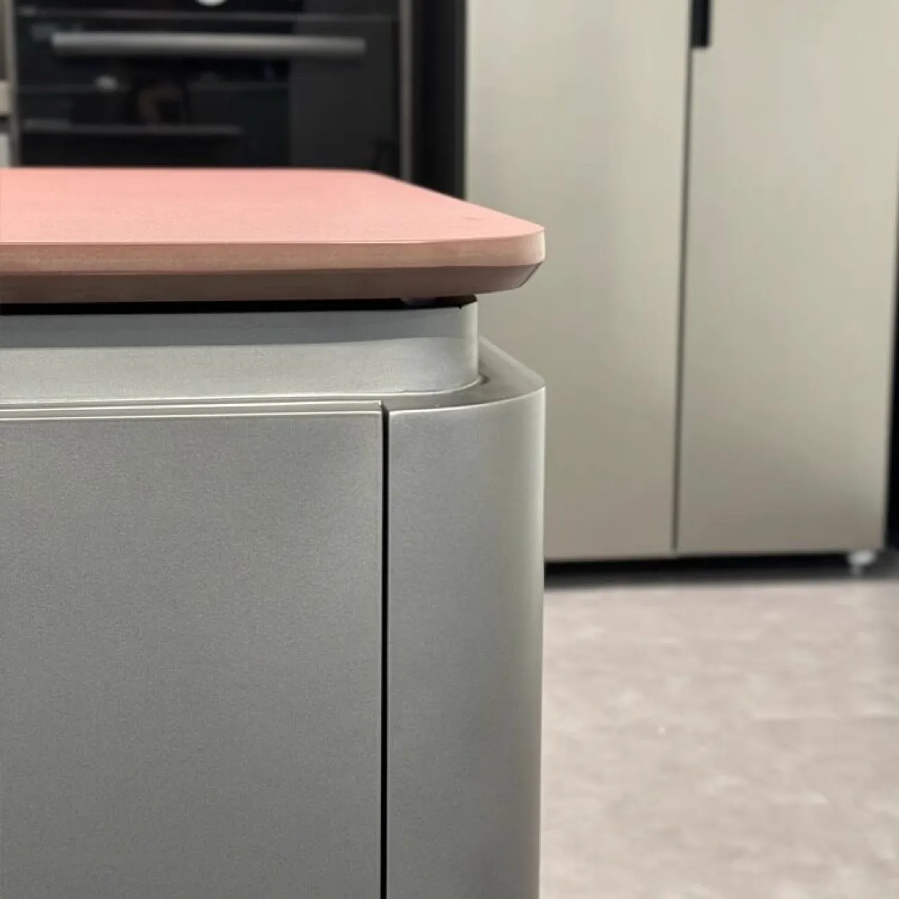 Обеденный стол с подсветкой и функциональным островом Nova Table от LaLume NT40338-32 Обеденный стол с подсветкой и функциональным островом Nova Table от LaLume NT40338-32