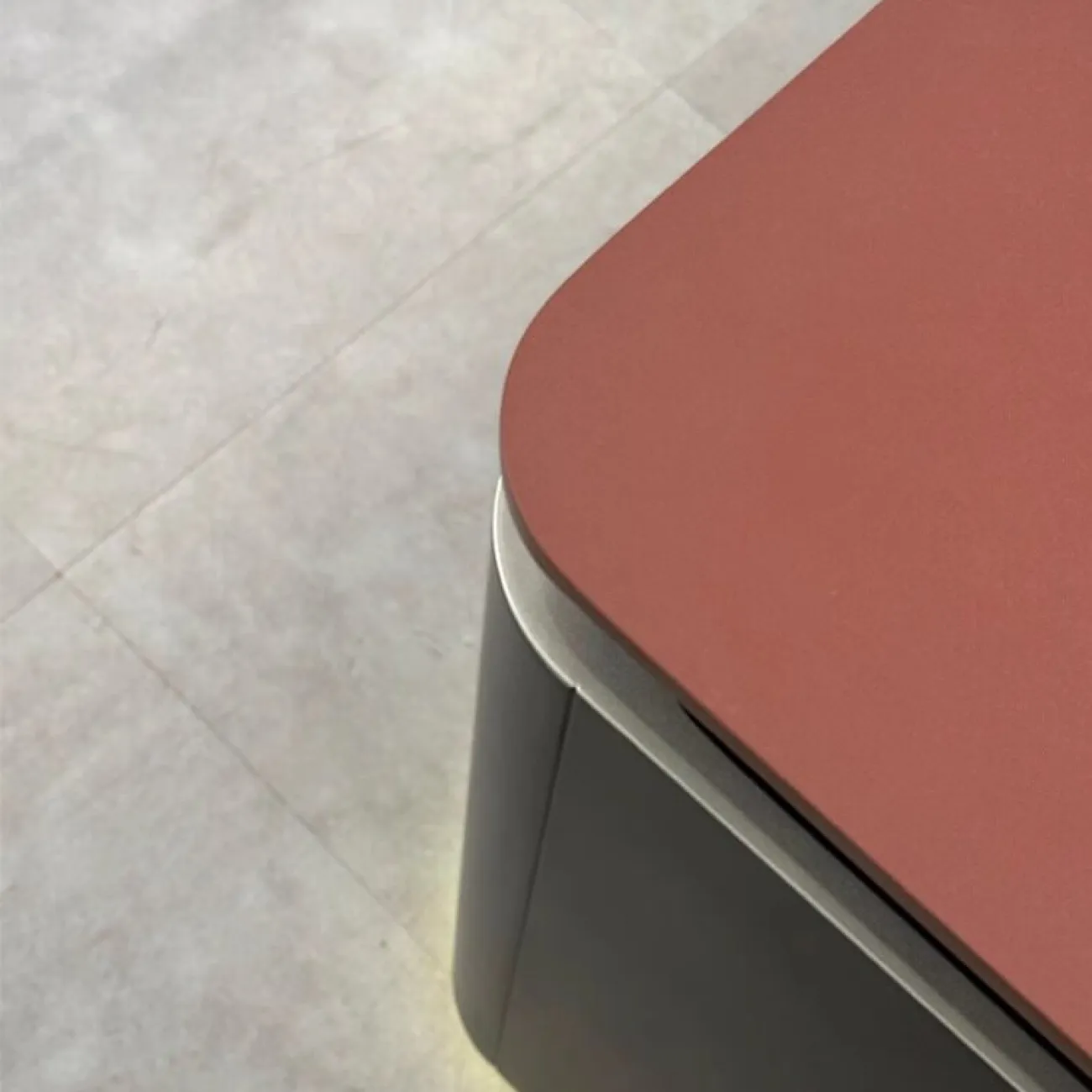 Обеденный стол с подсветкой и функциональным островом Nova Table от LaLume NT40338-32 Обеденный стол с подсветкой и функциональным островом Nova Table от LaLume NT40338-32