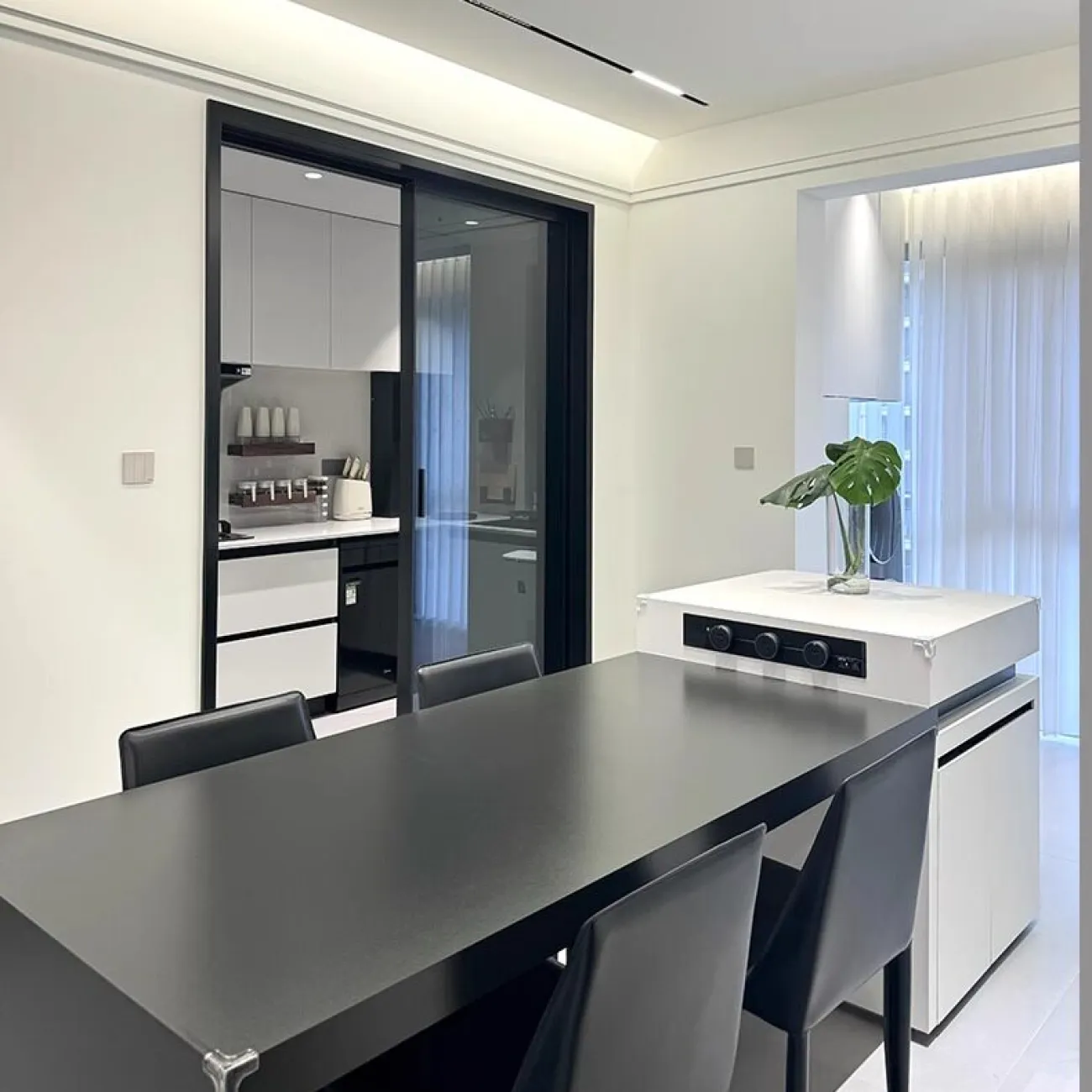 Обеденный стол-остров с подсветкой и розетками Eon Table от LaLume ET40339-32 Обеденный стол-остров с подсветкой и розетками Eon Table от LaLume ET40339-32