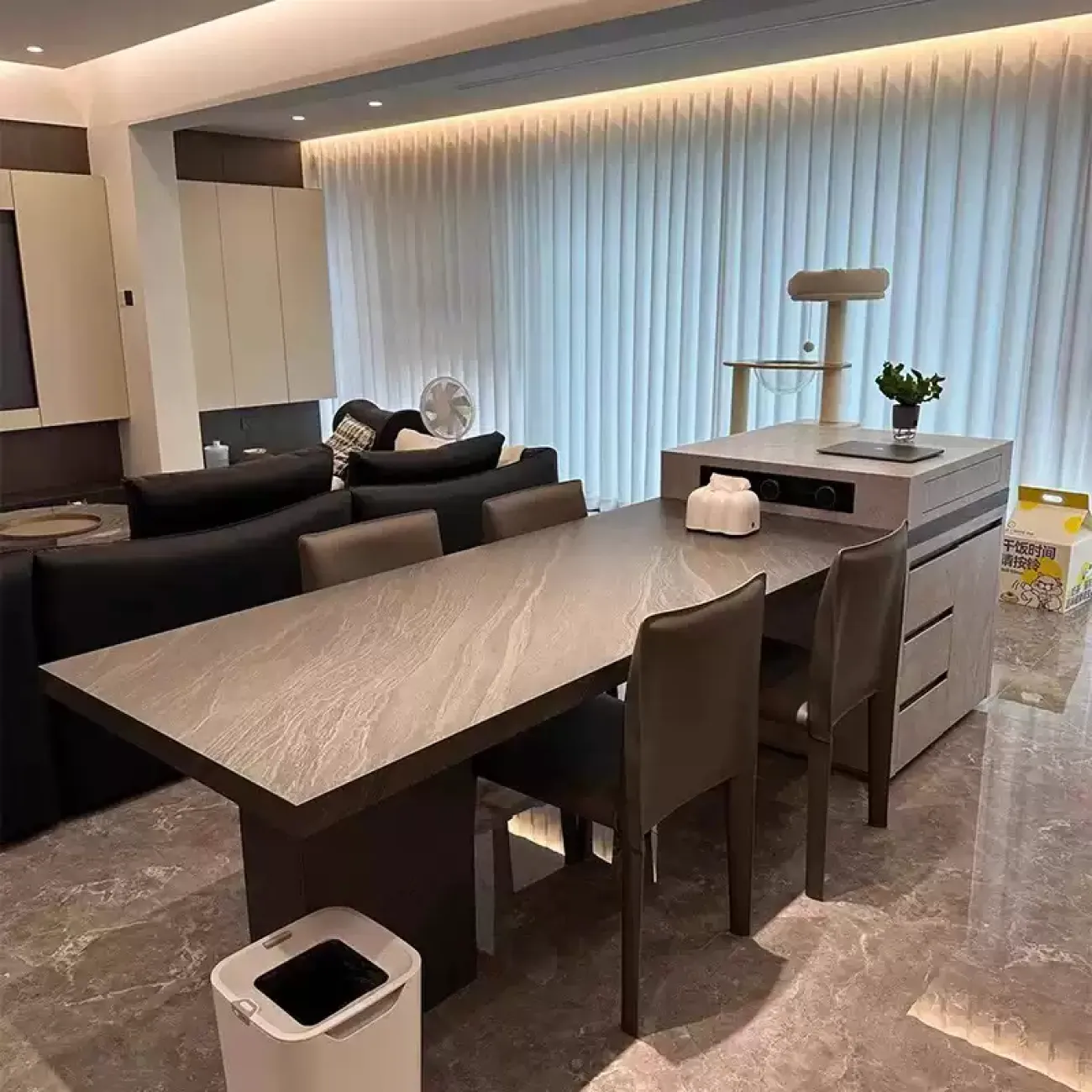 Обеденный стол-остров с розетками и местом для хранения Pivot Table от LaLume PT40340-32