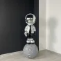 Скульптура астронавт на луне LaLume DK20943-23
