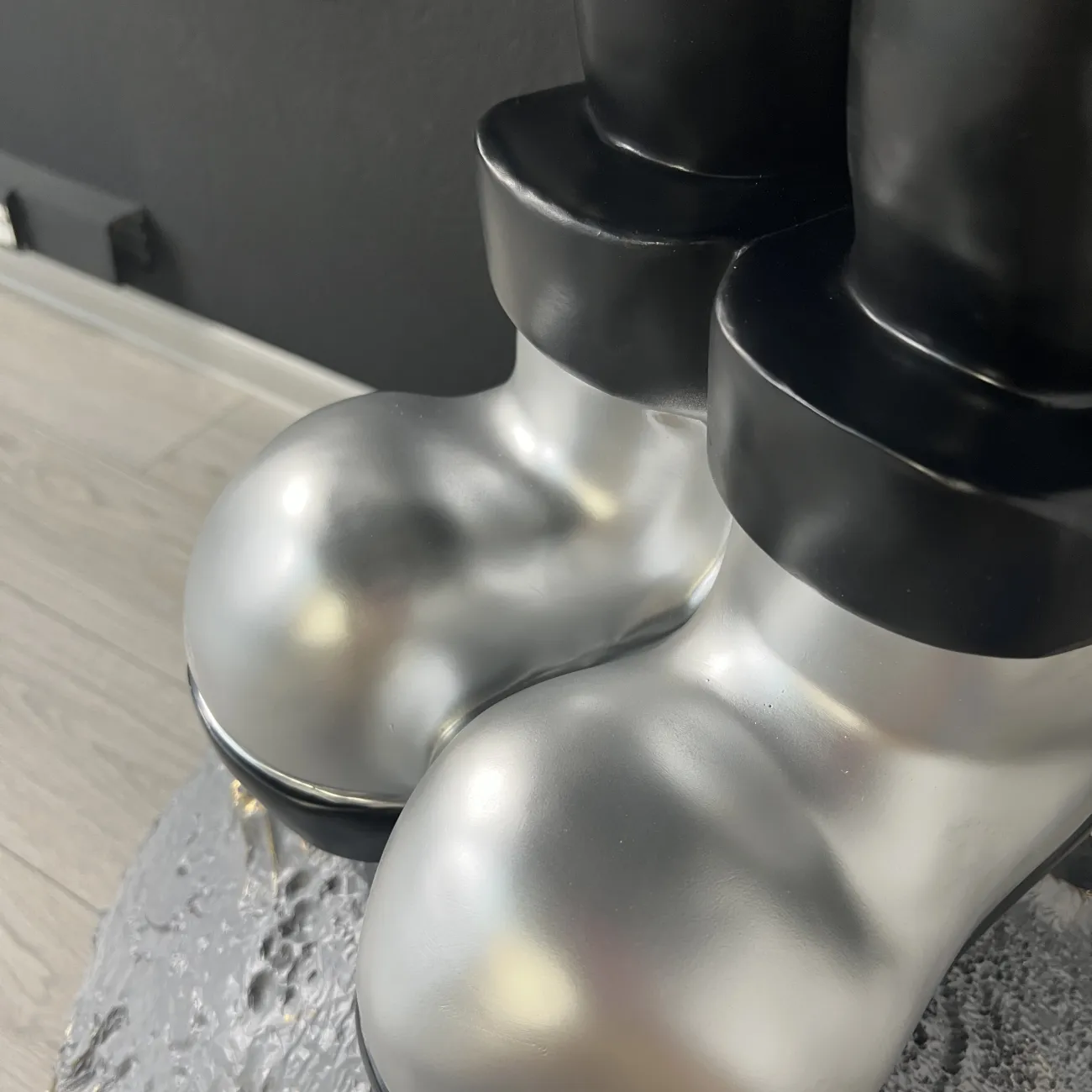 Скульптура астронавт на луне LaLume DK20943-23 Скульптура астронавт на луне LaLume DK20943-23