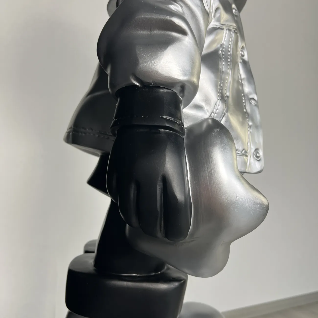 Скульптура астронавт на луне LaLume DK20943-23 Скульптура астронавт на луне LaLume DK20943-23