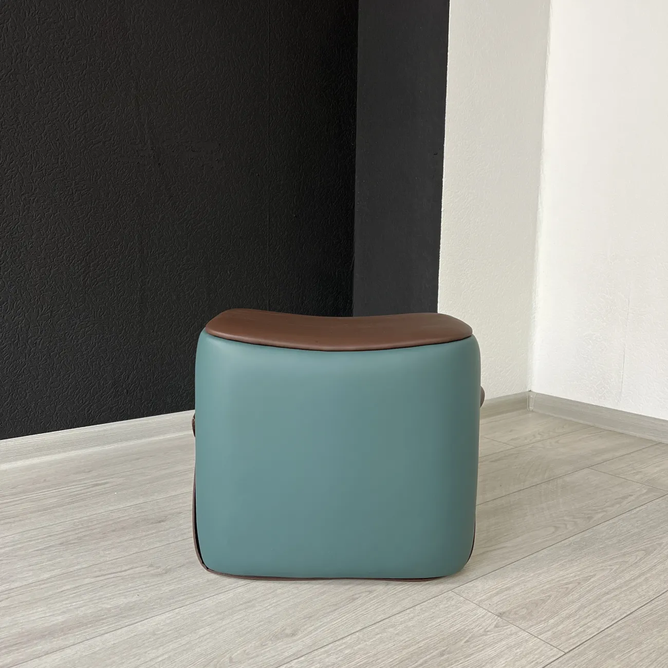 Удобный кожаный переносной стул LaLume MB21046-23 Удобный кожаный переносной стул LaLume MB21046-23