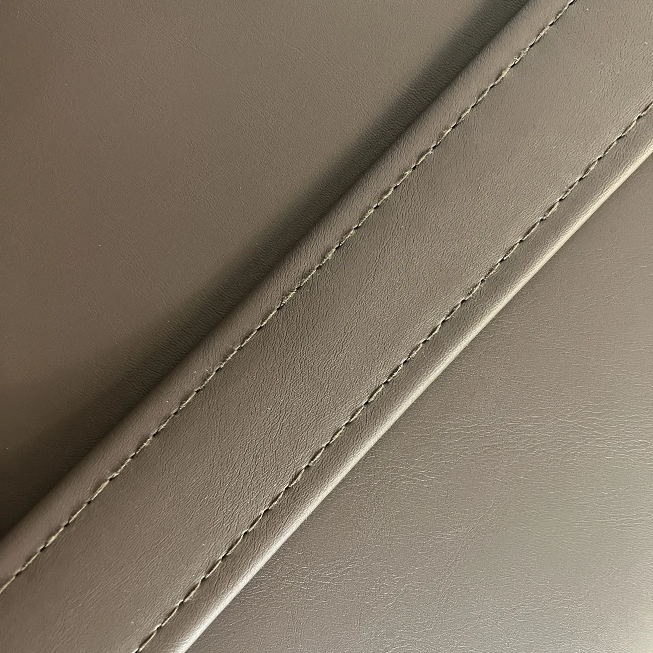 Удобный кожаный переносной стул LaLume MB21046-23 Удобный кожаный переносной стул LaLume MB21046-23