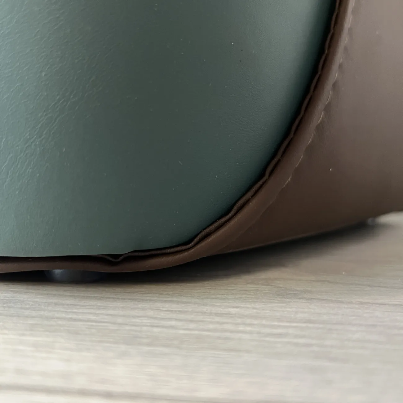 Удобный кожаный переносной стул LaLume MB21046-23 Удобный кожаный переносной стул LaLume MB21046-23