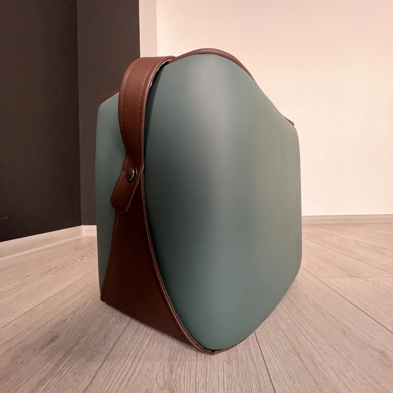 Удобный кожаный переносной стул LaLume MB21046-23 Удобный кожаный переносной стул LaLume MB21046-23