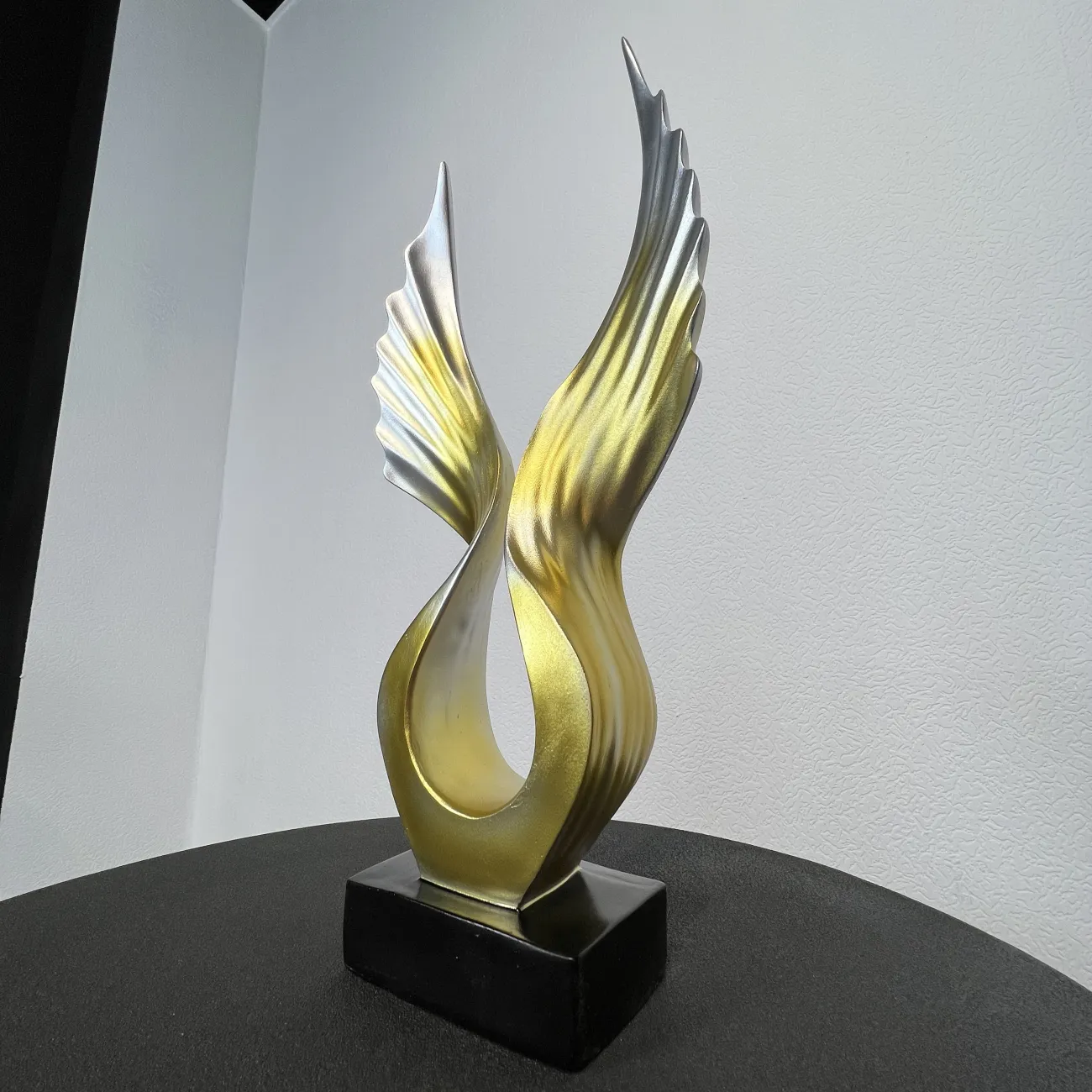 Дизайнерская статуэтка расправленные крылья в скандинавском стиле
