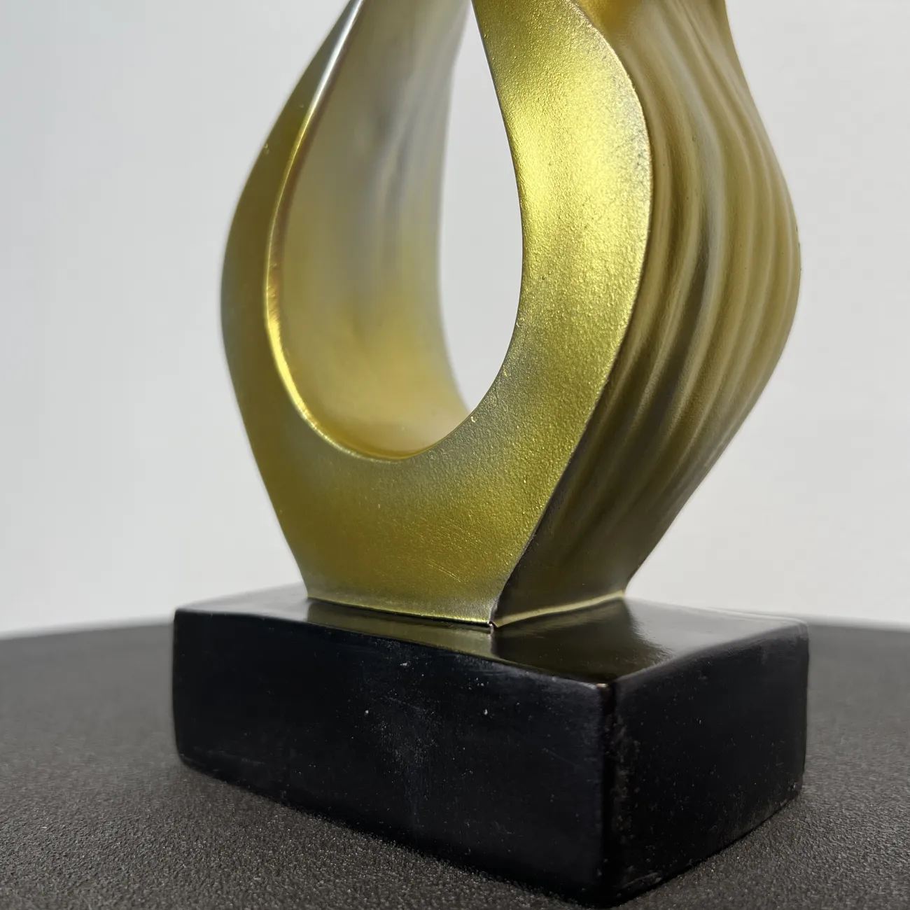 Дизайнерская статуэтка расправленные крылья в скандинавском стиле