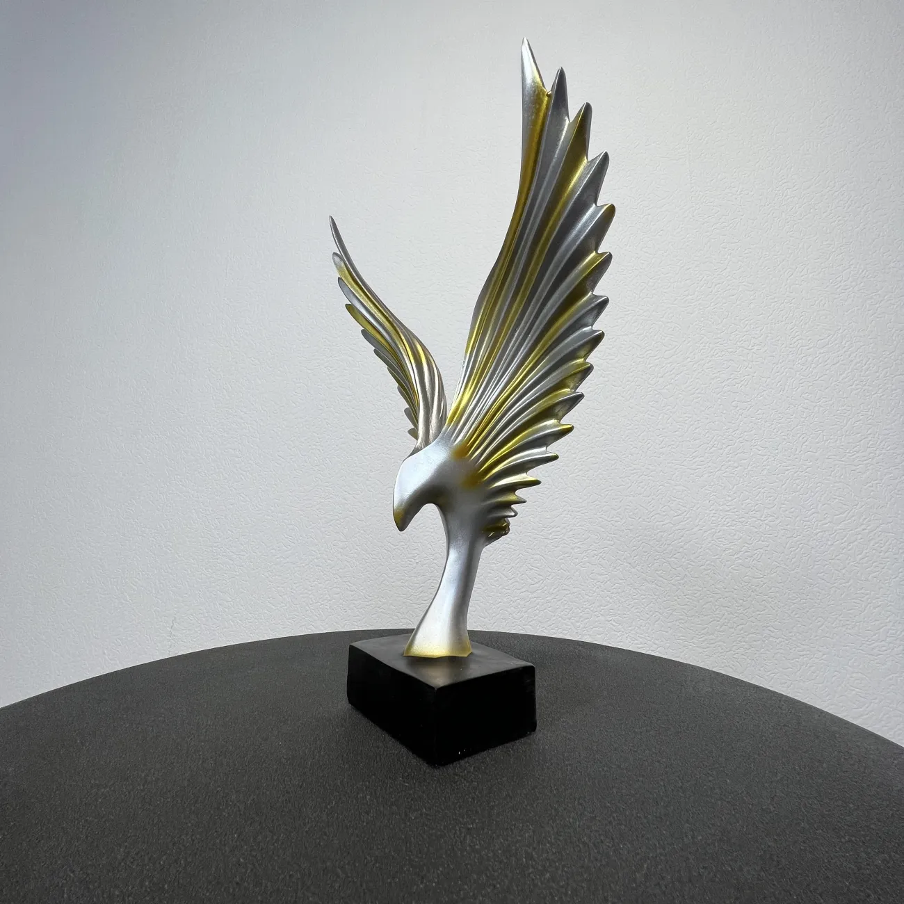 Дизайнерская статуэтка расправленные крылья в скандинавском стиле