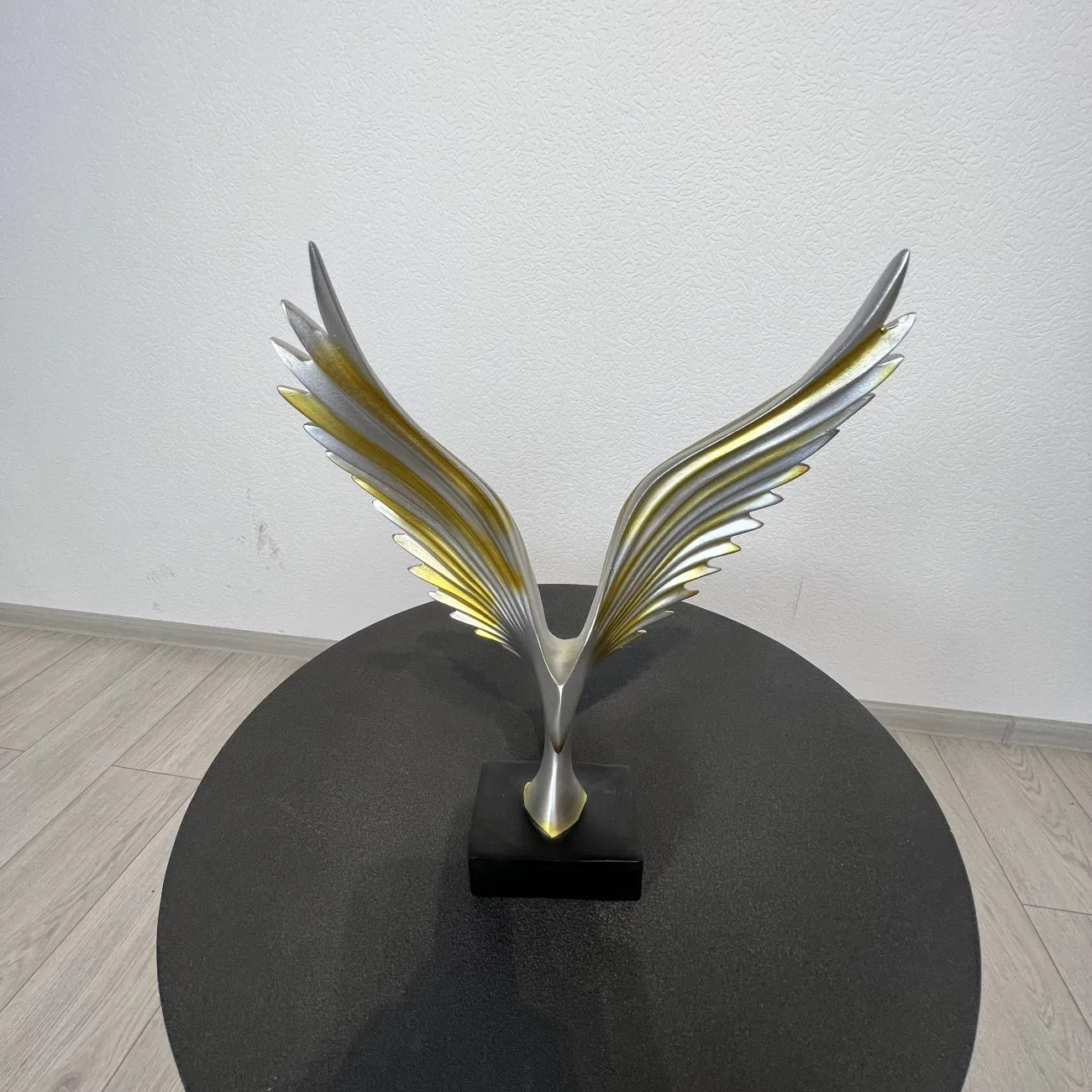Дизайнерская статуэтка расправленные крылья в скандинавском стиле