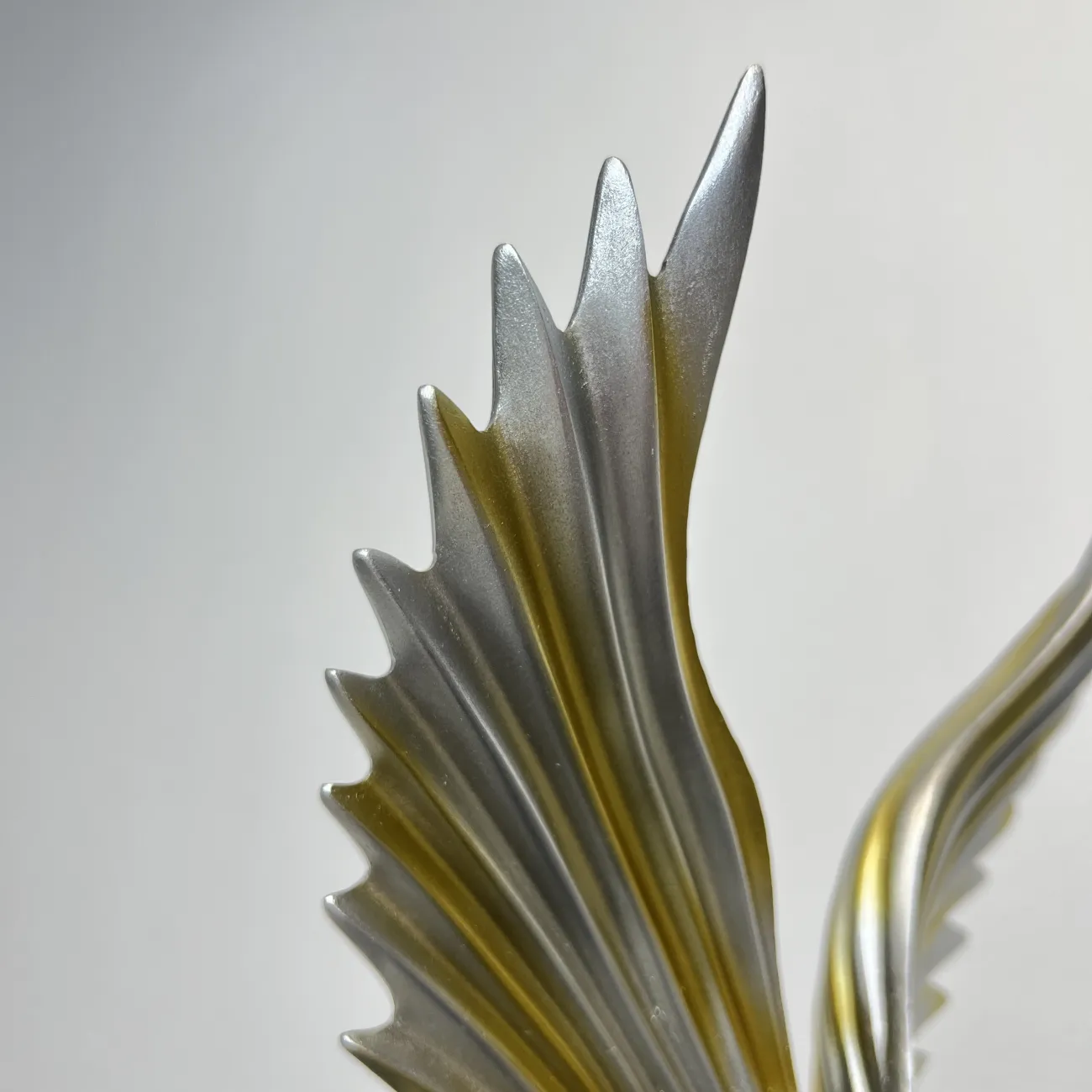 Дизайнерская статуэтка расправленные крылья в скандинавском стиле