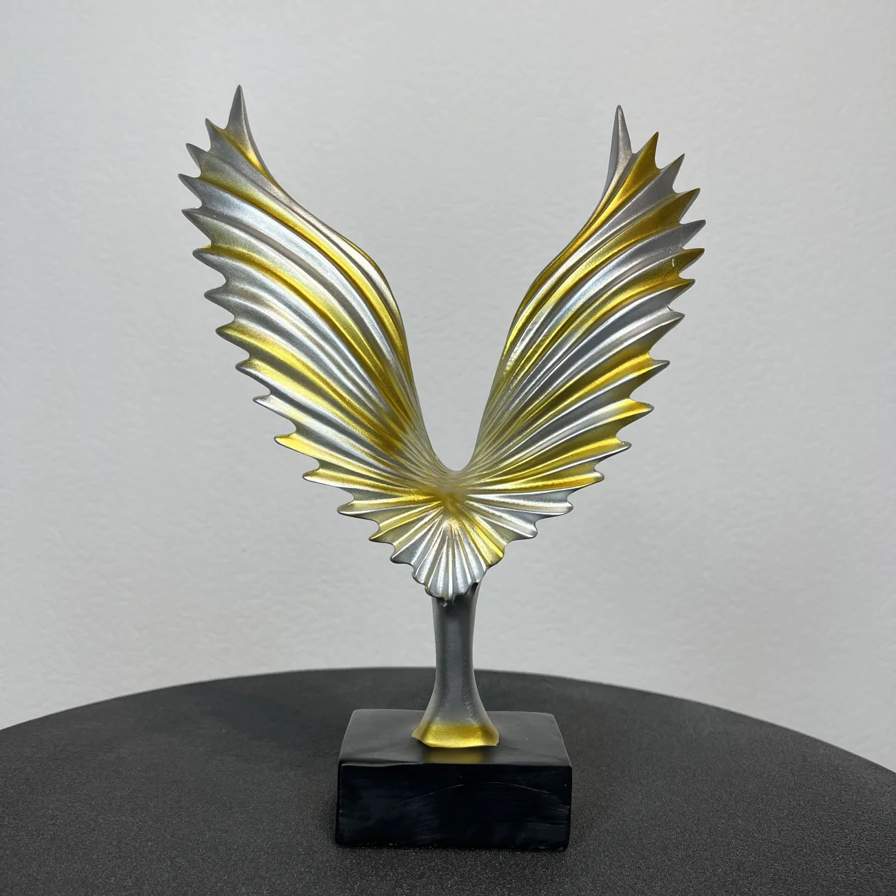 Дизайнерская статуэтка расправленные крылья в скандинавском стиле