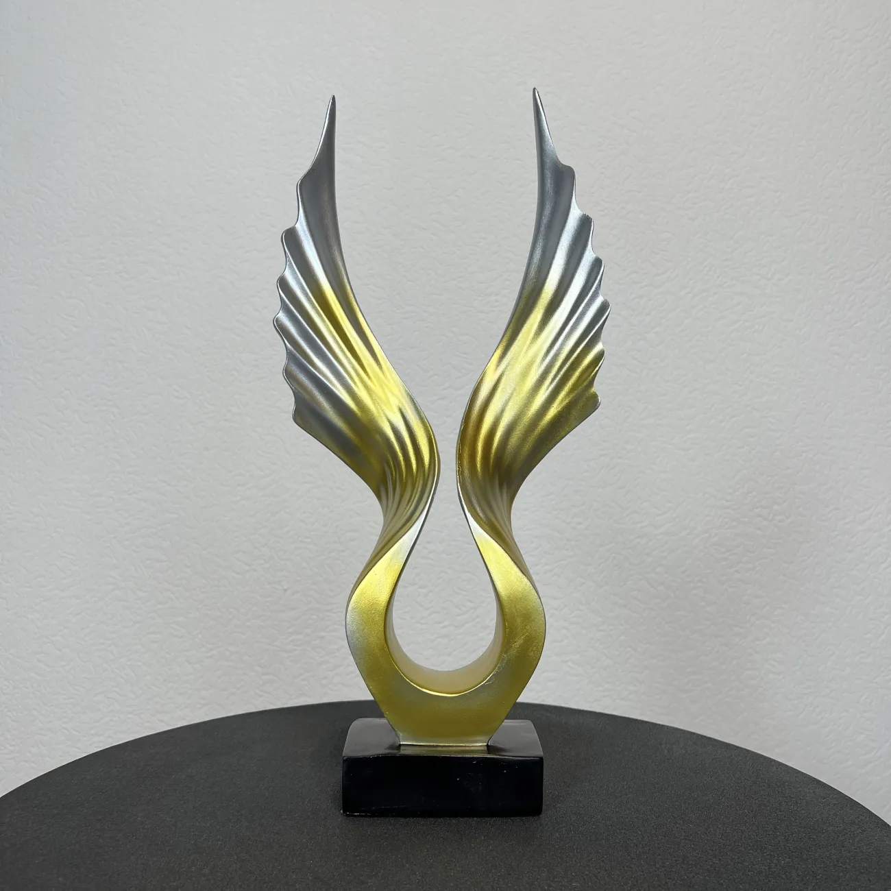 Дизайнерская статуэтка расправленные крылья в скандинавском стиле