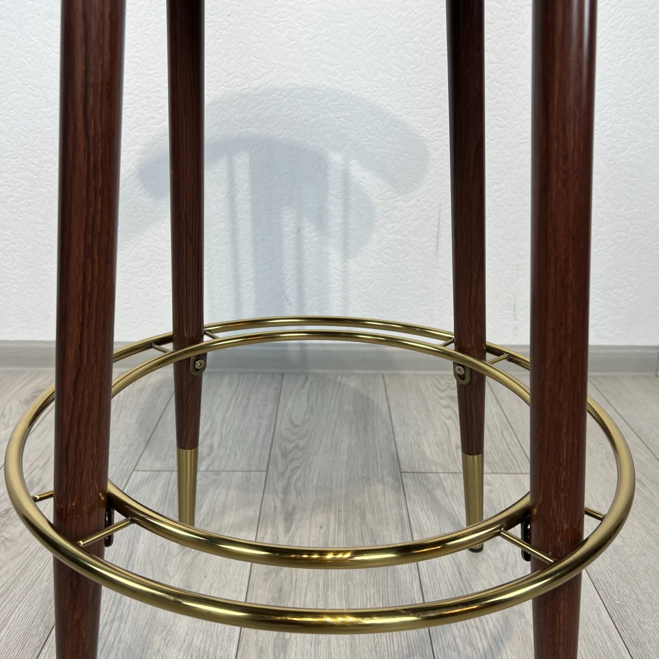 Барный стул Kelly Bar Stool designed by Kelly Wearstler от LaLume Барный стул Kelly Bar Stool designed by Kelly Wearstler от LaLume