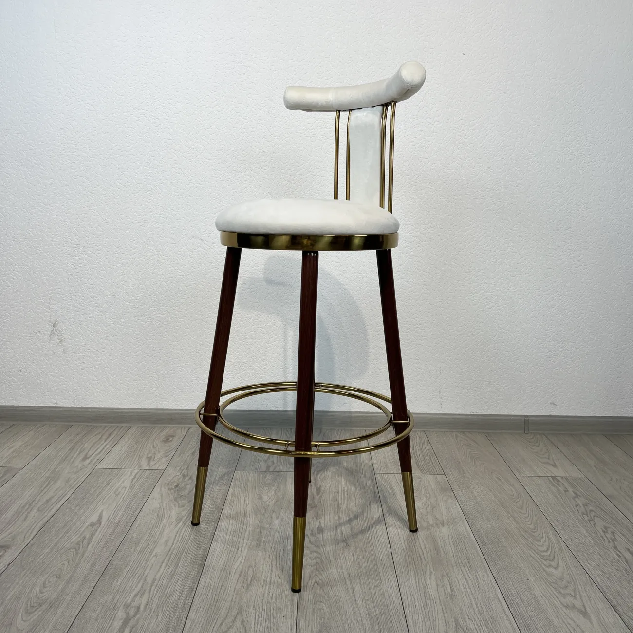 Барный стул Kelly Bar Stool designed by Kelly Wearstler от LaLume Барный стул Kelly Bar Stool designed by Kelly Wearstler от LaLume