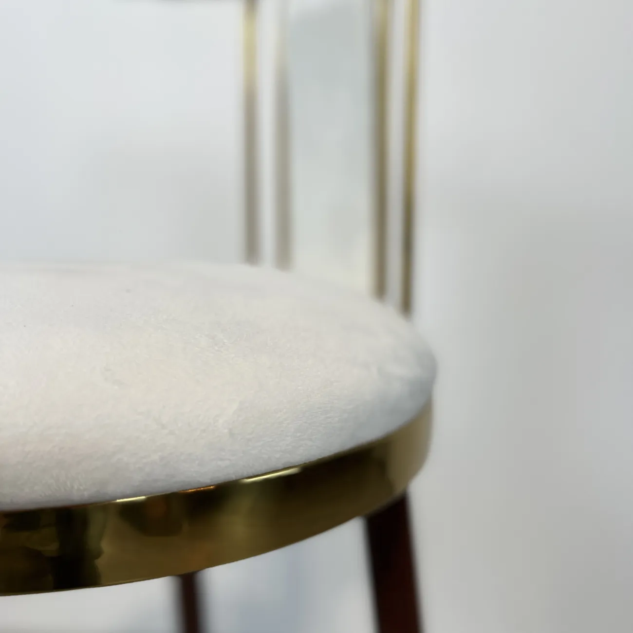 Барный стул Kelly Bar Stool designed by Kelly Wearstler от LaLume Барный стул Kelly Bar Stool designed by Kelly Wearstler от LaLume