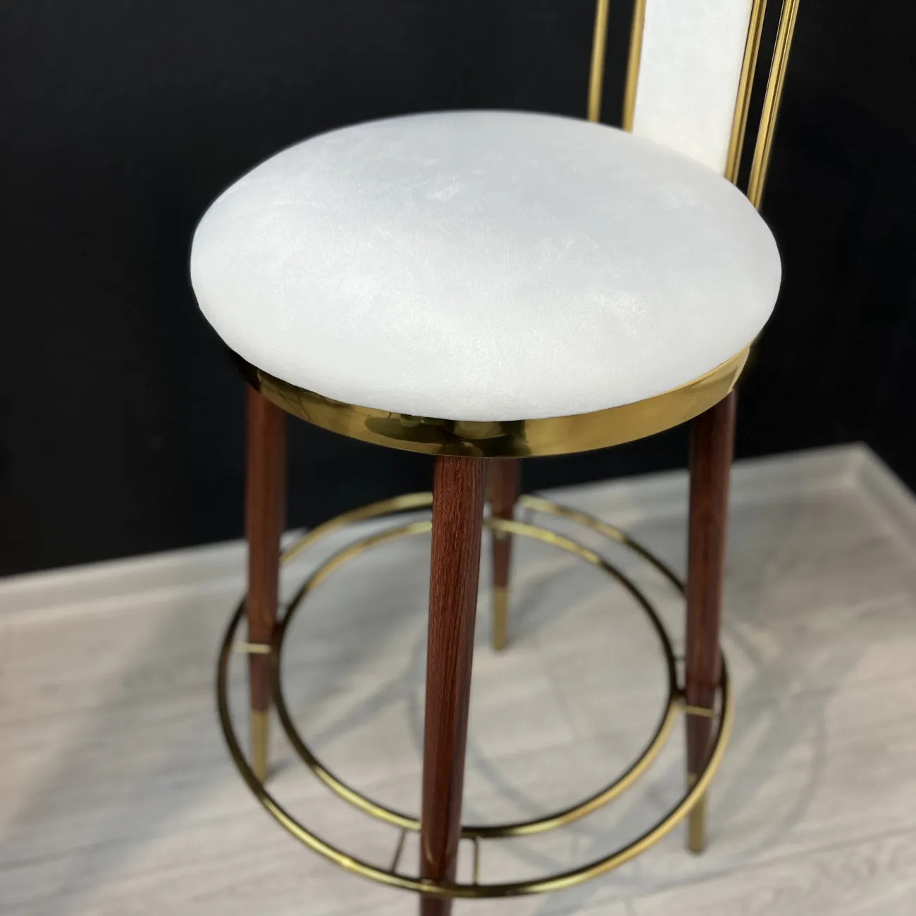 Барный стул Kelly Bar Stool designed by Kelly Wearstler от LaLume