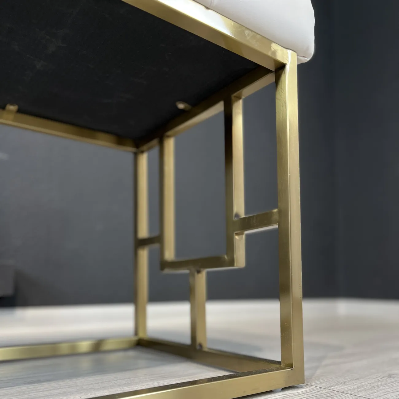 Банкетка молочная из эко-кожи B36811 от LaLume