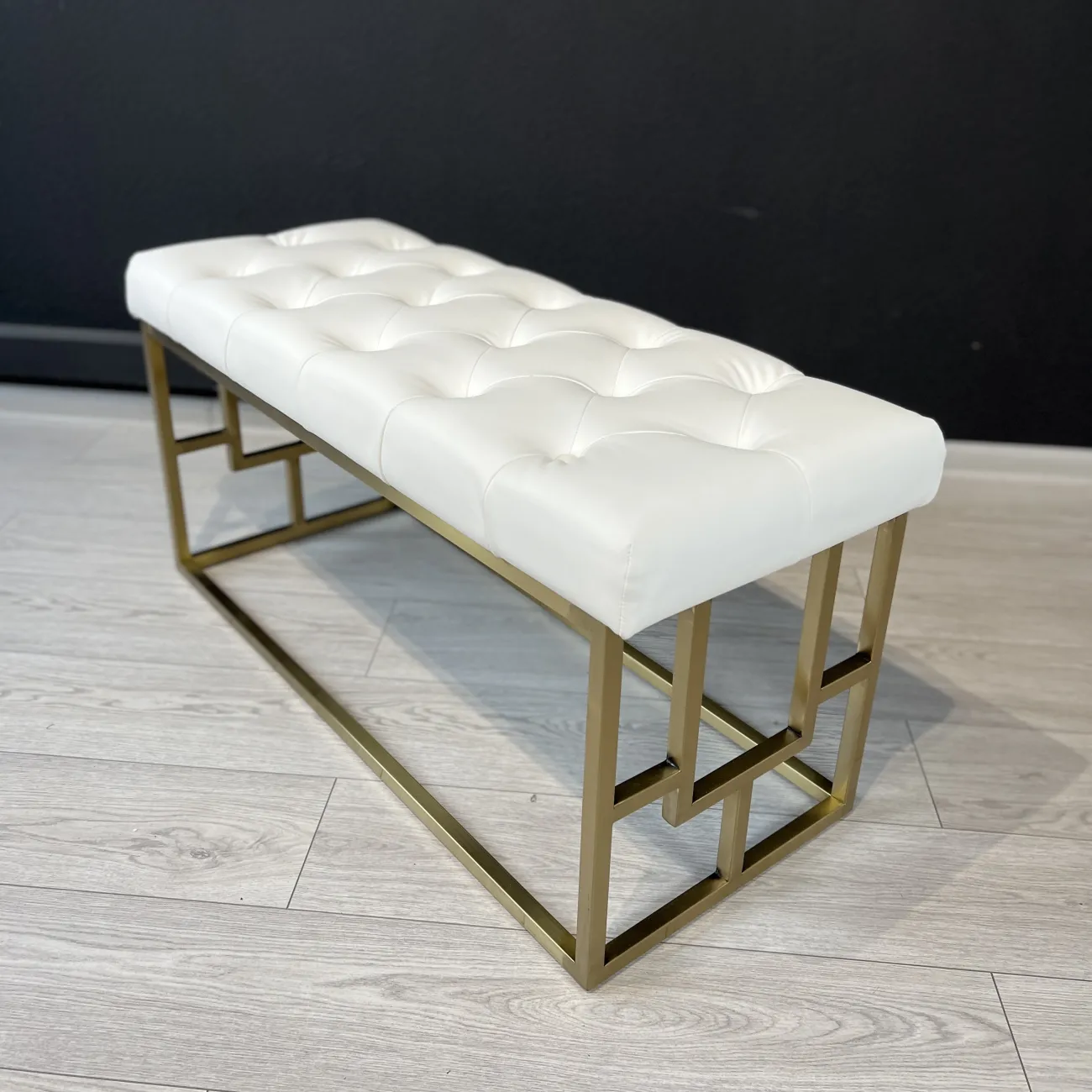 Банкетка молочная из эко-кожи B36811 от LaLume