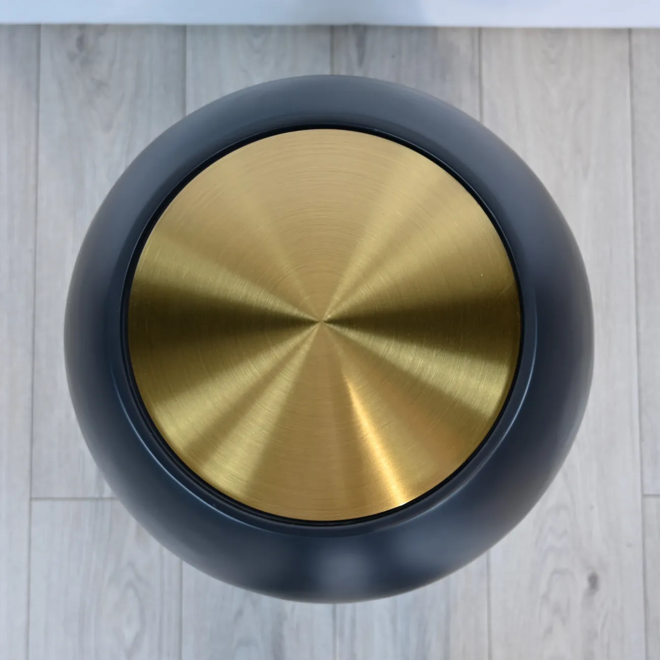 Дизайнерский журнальный столик - LaLume-AP00343