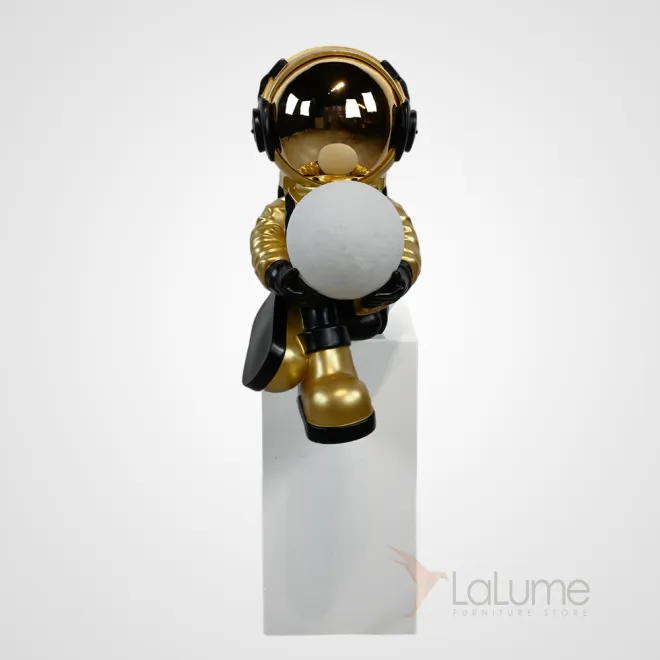 Скульптура астронавт с луной в руках  LaLume DK36807-23