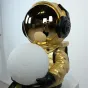 Скульптура астронавт с луной в руках  LaLume DK36807-23