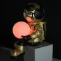 Скульптура астронавт с луной в руках  LaLume DK36807-23