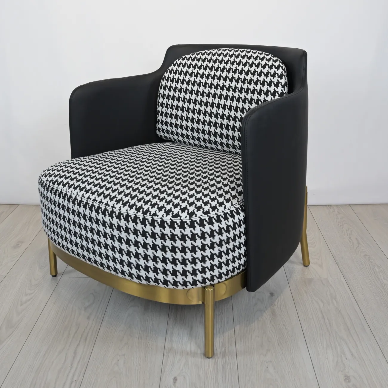 Дизайнерское тканевое кресло LaLume DK100247-23 Дизайнерское тканевое кресло LaLume DK100247-23