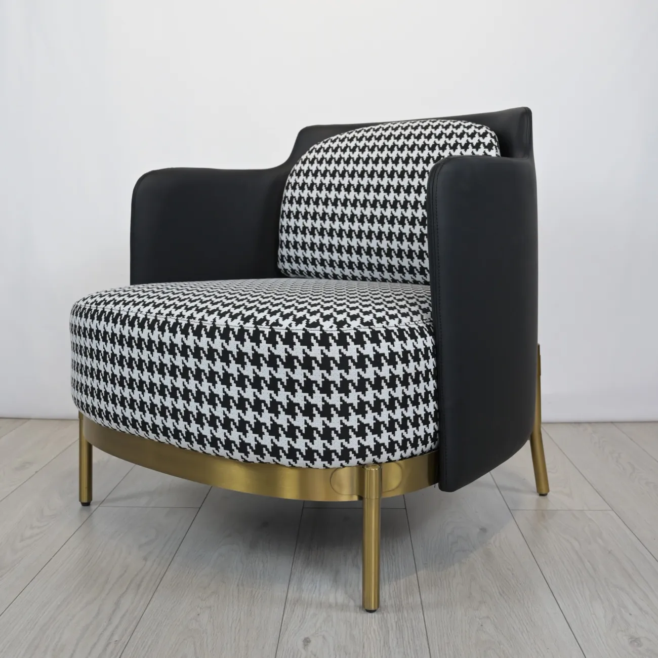 Дизайнерское тканевое кресло LaLume DK100247-23 Дизайнерское тканевое кресло LaLume DK100247-23