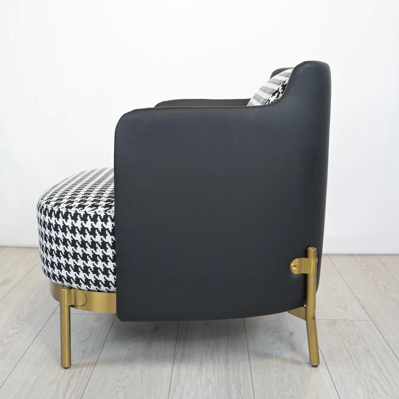 Дизайнерское тканевое кресло LaLume DK100247-23 Дизайнерское тканевое кресло LaLume DK100247-23