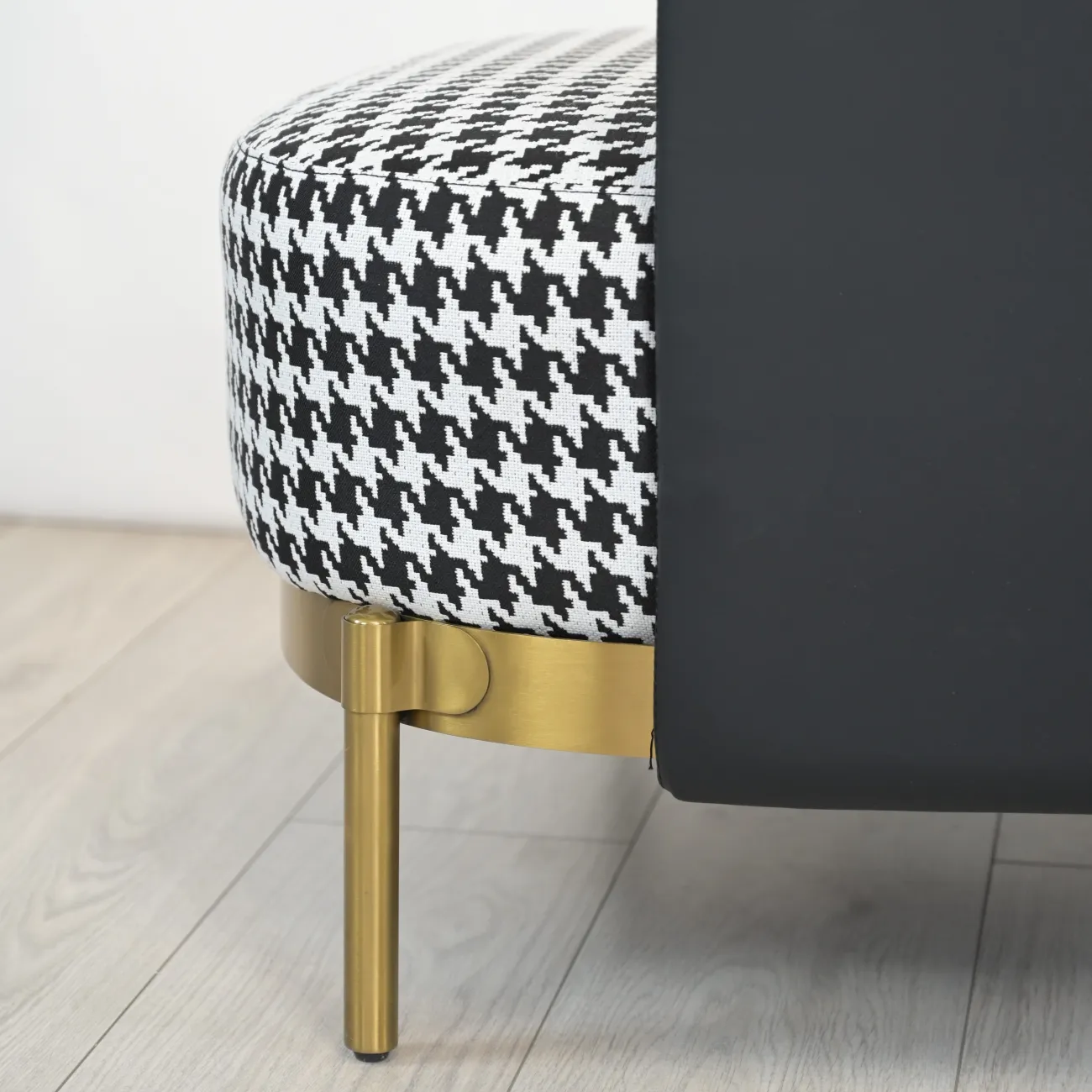 Дизайнерское тканевое кресло LaLume DK100247-23 Дизайнерское тканевое кресло LaLume DK100247-23