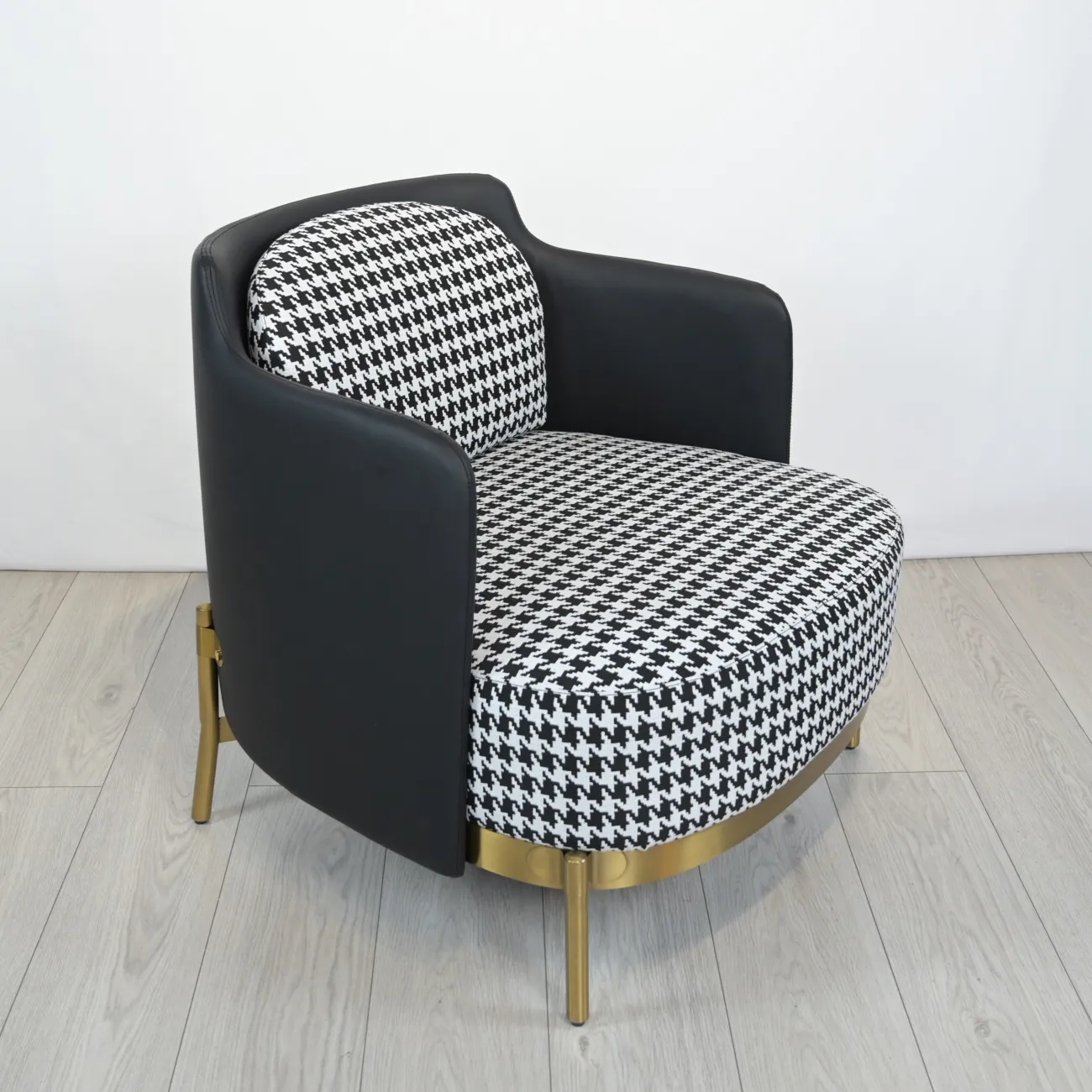 Дизайнерское тканевое кресло LaLume DK100247-23 Дизайнерское тканевое кресло LaLume DK100247-23