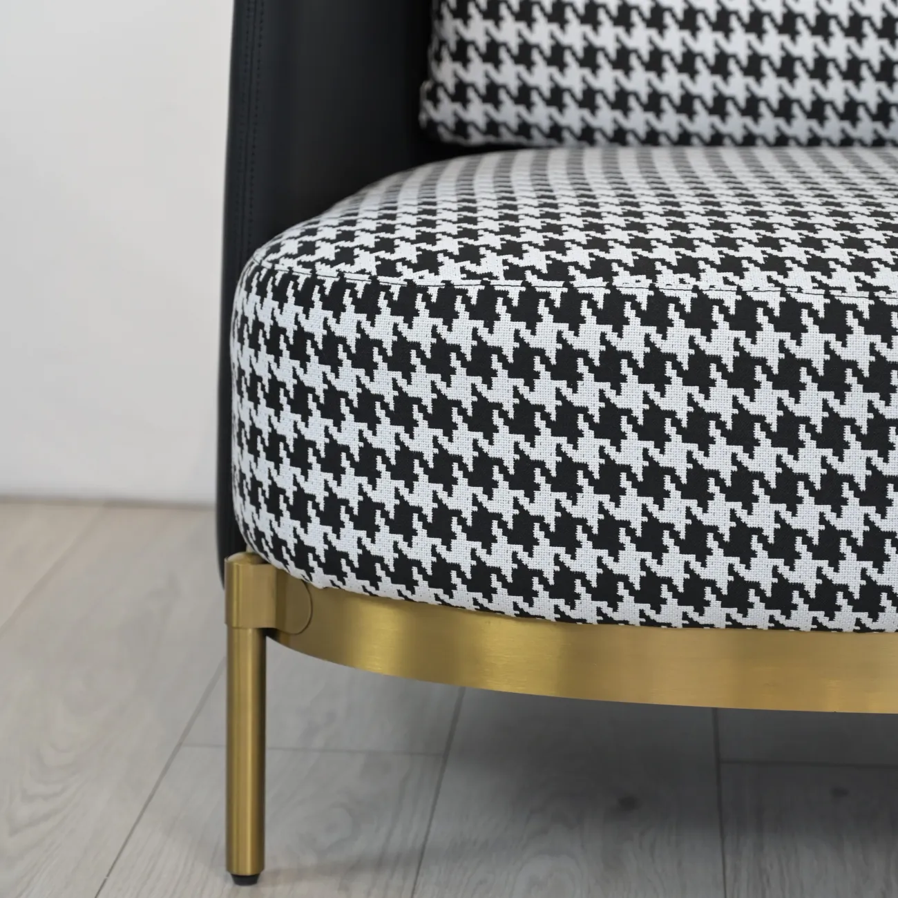 Дизайнерское тканевое кресло LaLume DK100247-23 Дизайнерское тканевое кресло LaLume DK100247-23