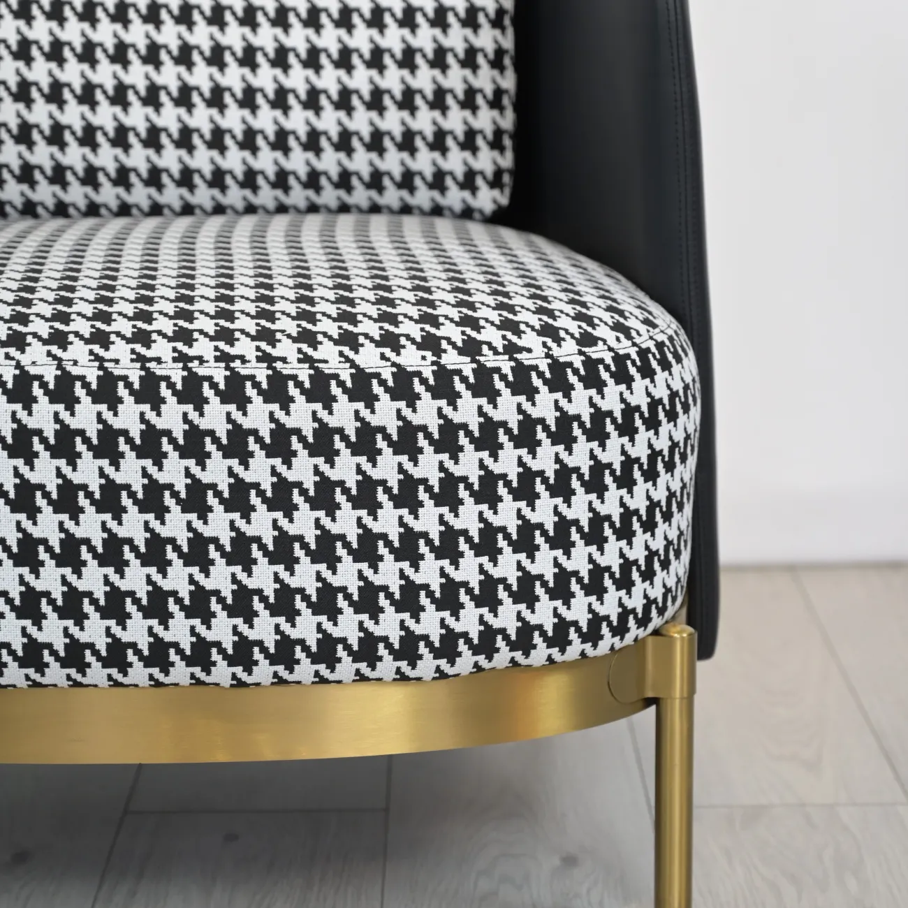 Дизайнерское тканевое кресло LaLume DK100247-23 Дизайнерское тканевое кресло LaLume DK100247-23