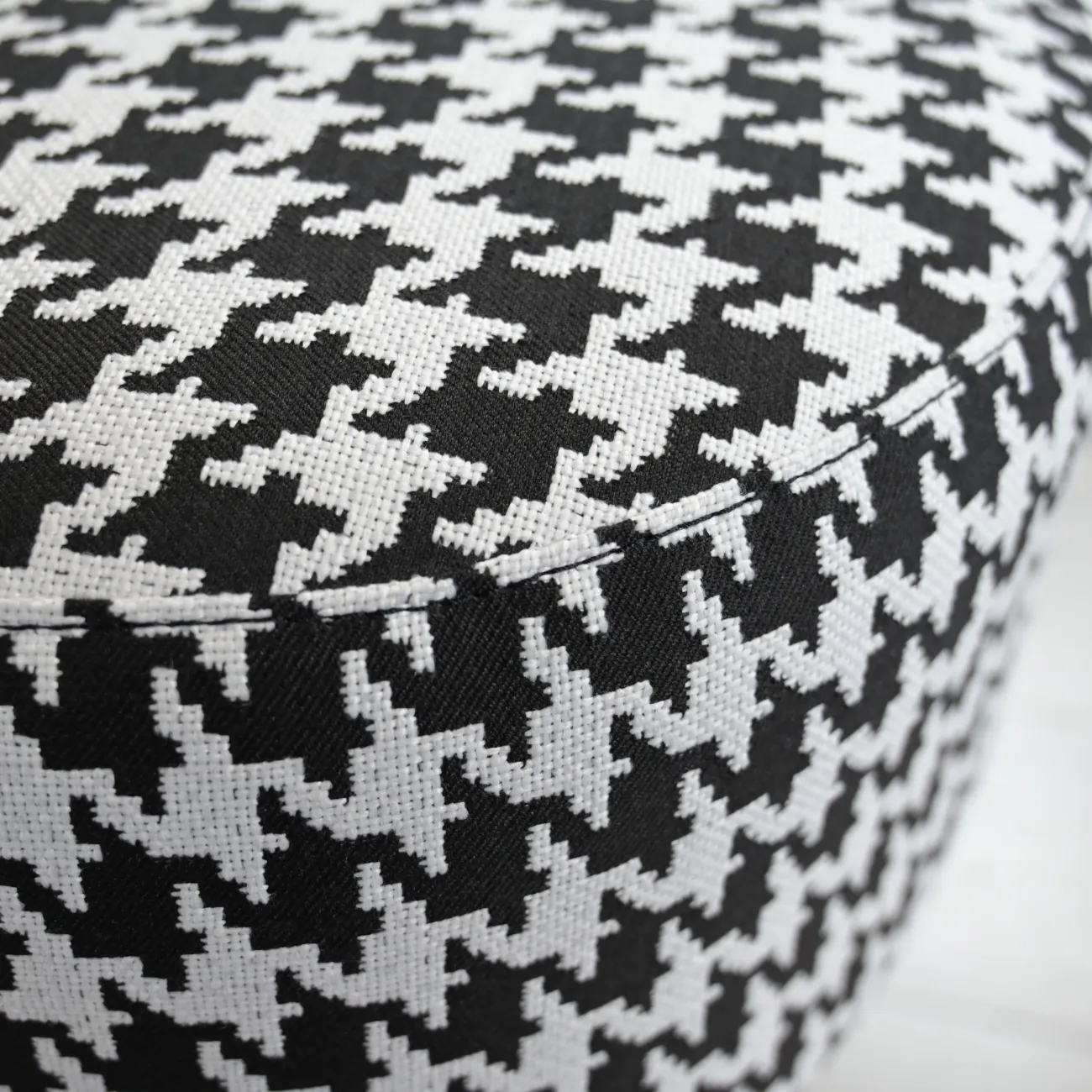 Дизайнерское тканевое кресло LaLume DK100247-23 Дизайнерское тканевое кресло LaLume DK100247-23