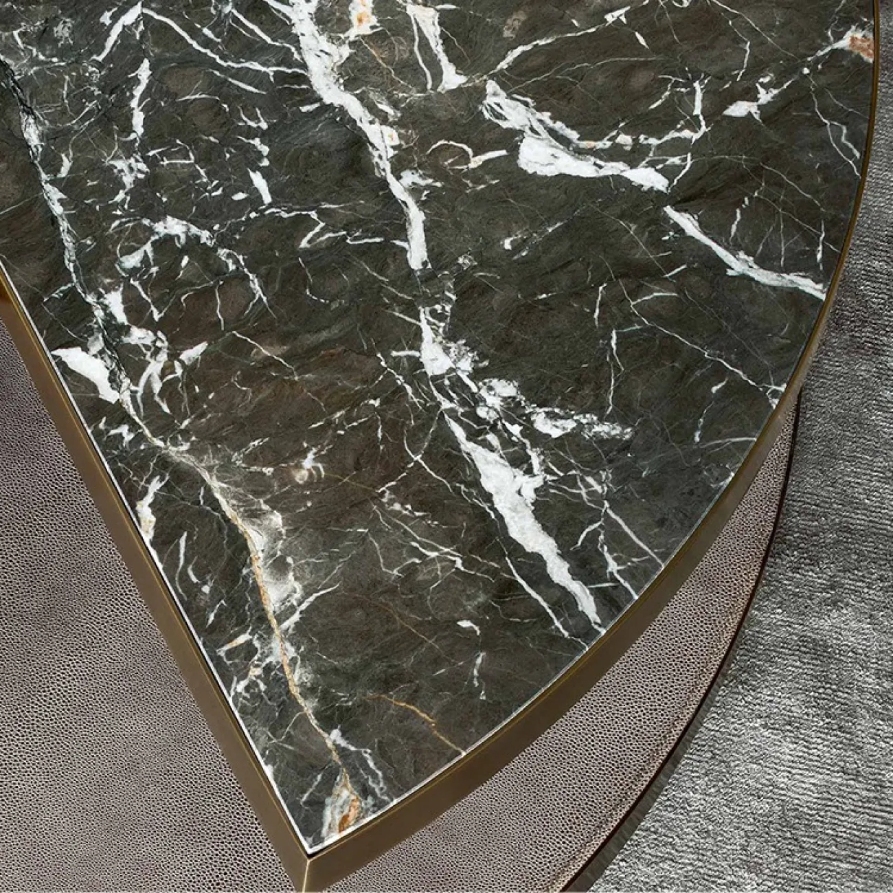 Мраморный журнальный стол для гостиной LaLume MB20690-23 Мраморный журнальный стол для гостиной LaLume MB20690-23