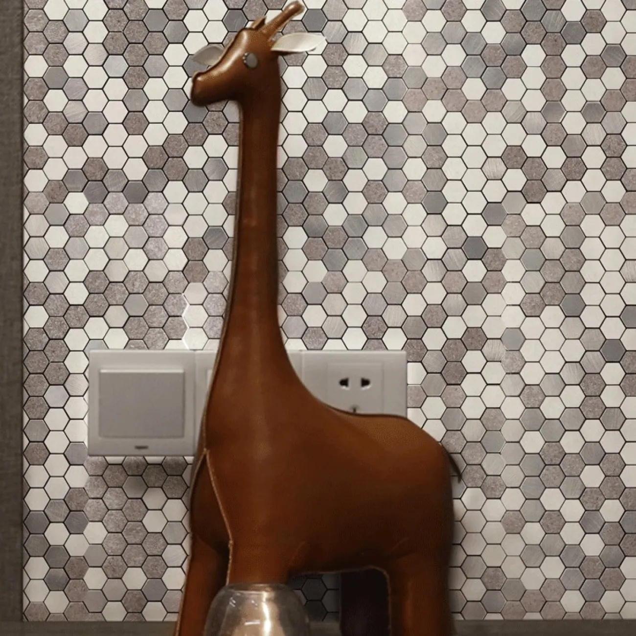 Маленькая шестиугольная 3д плитка в виде мозайки на самоклеящейся основе LaLume MB20835-23